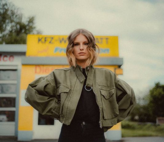 80s Outfits for Men: How to Rock the Retro Look