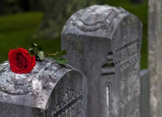 Funeral Messages: Express Your Condolences and Sympathy