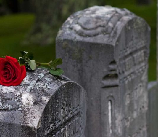 Funeral Messages: Express Your Condolences and Sympathy